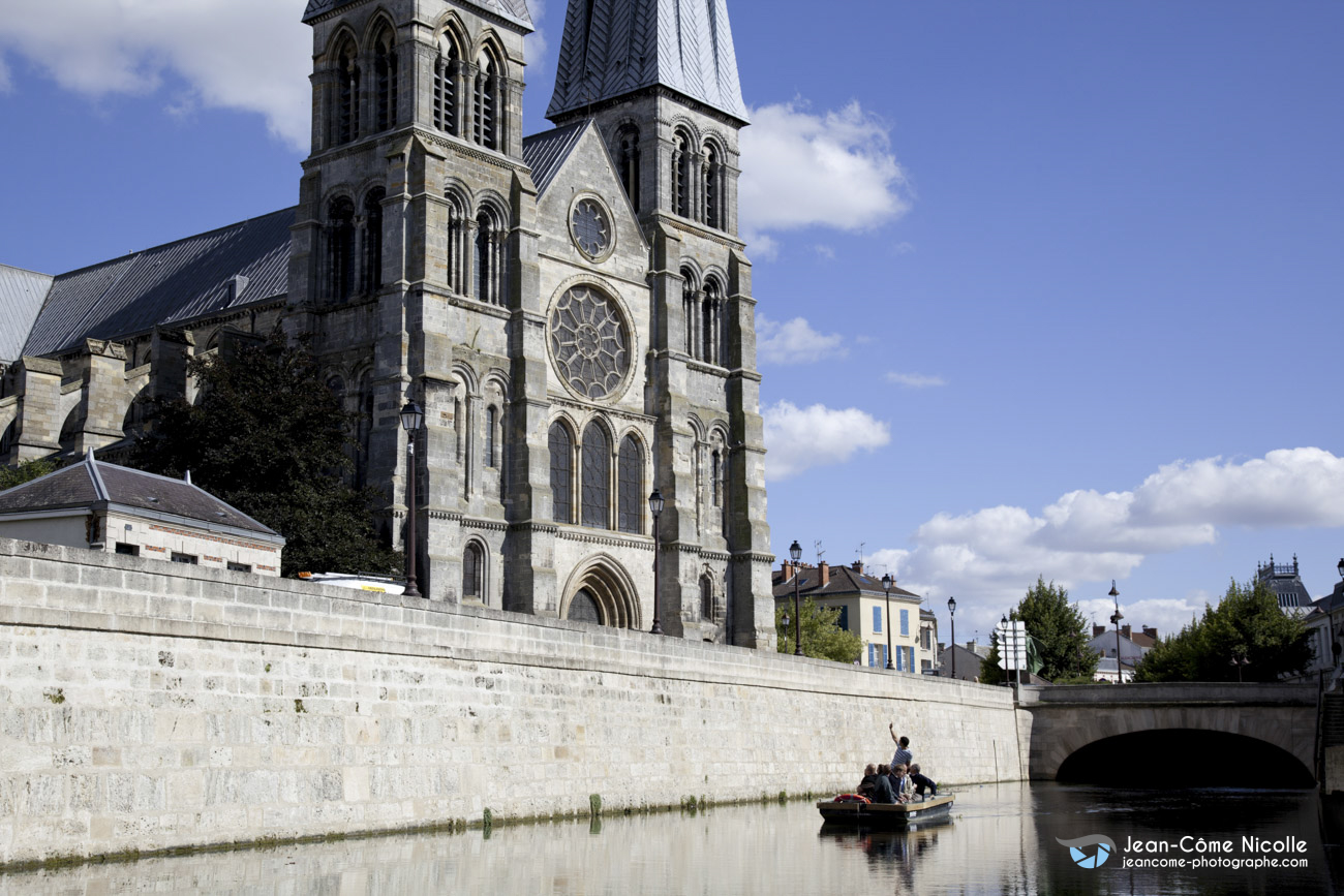 Reportage corporate sur les balades en barque avec animations théatrales pour l'office de tourisme de Châlons en Champagne