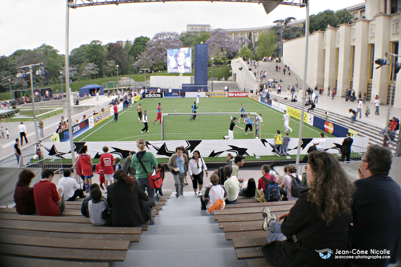 Reportage évènementiel à l'occasion de la finale de la coupe de l'UEFA pour le compte d'une filiale d'Adidas sur le Trocadéro avec la présence de Michel Blanc et de Boris Becker, Paris, IDF, France. 